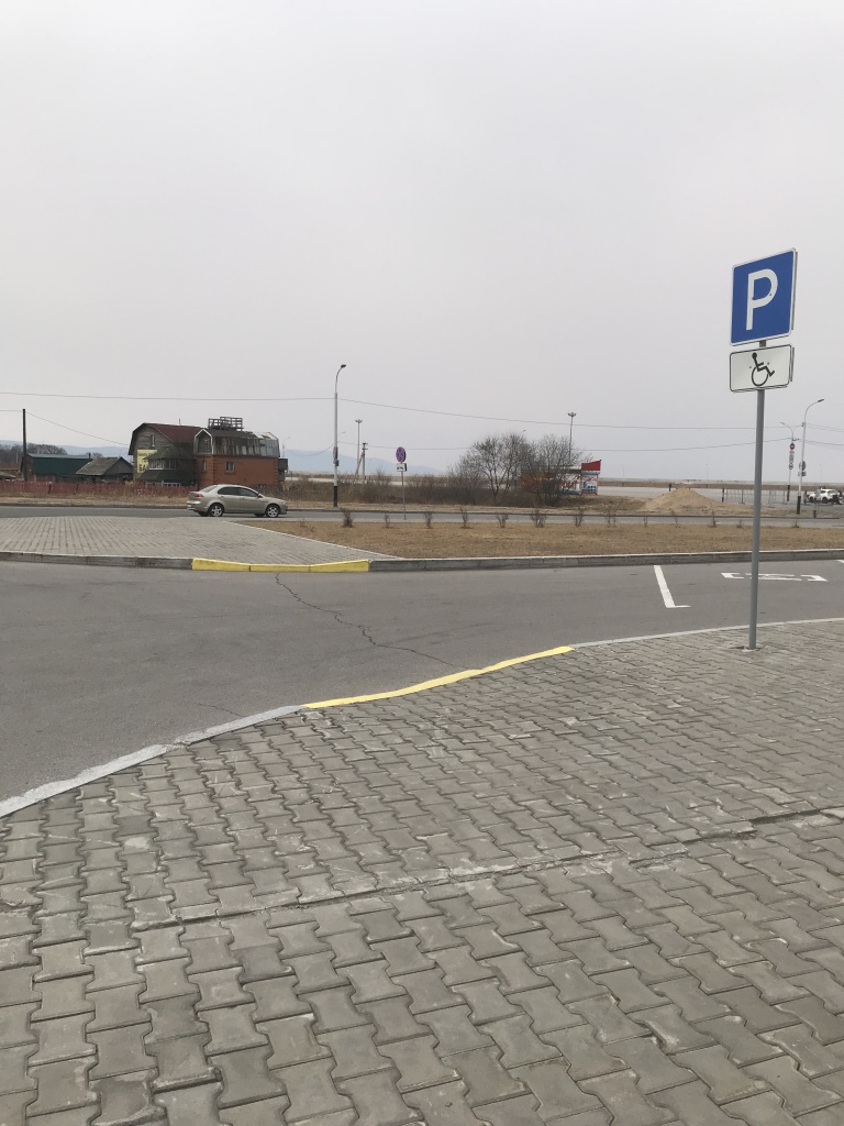 Выделенные контрастным цветом пандусы на тротуарах.JPG