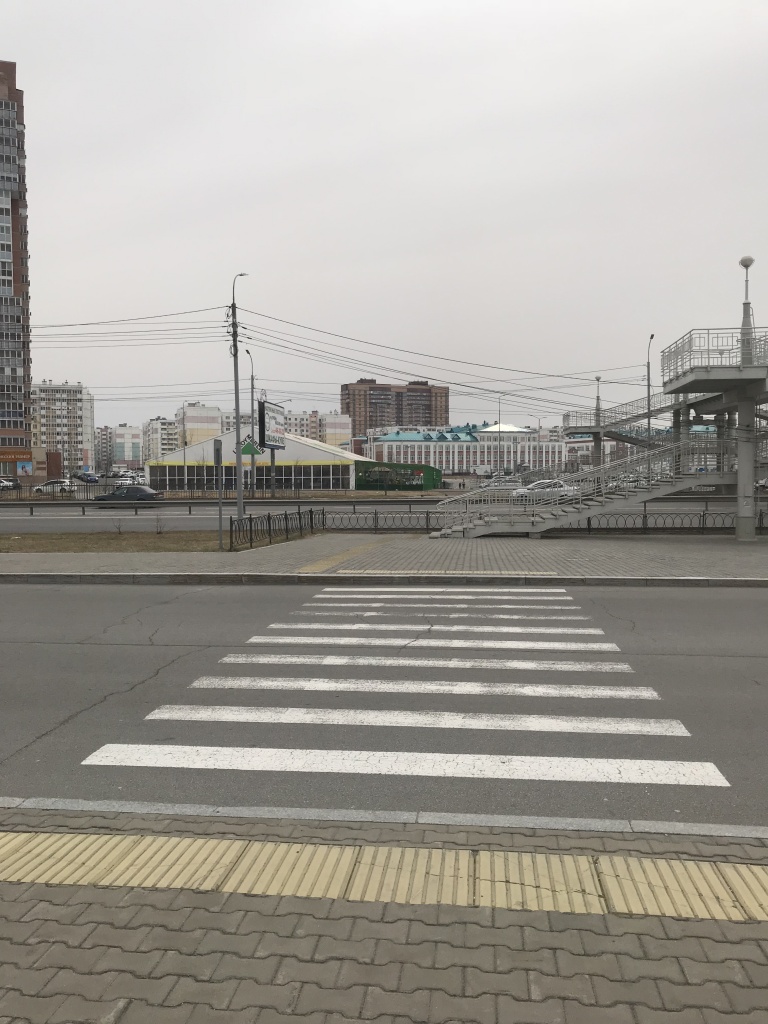 Тактильный указатель-полоса выложенная перед препятствием-пешеходный переход.JPG